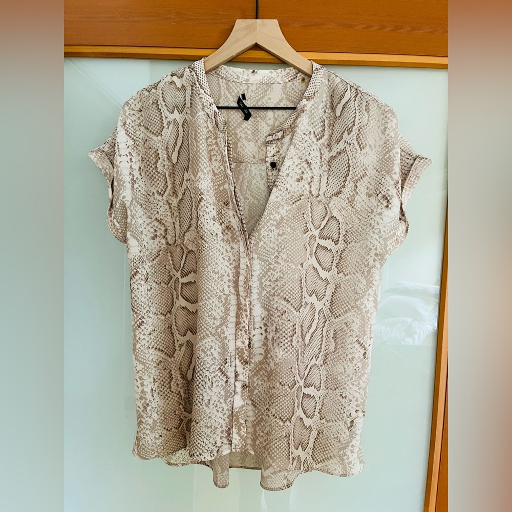 Tahari top M